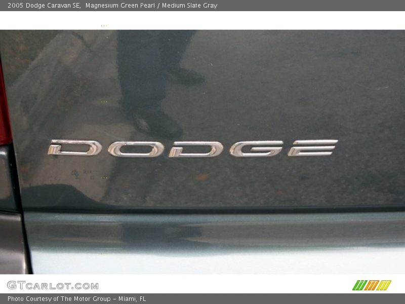 Magnesium Green Pearl / Medium Slate Gray 2005 Dodge Caravan SE