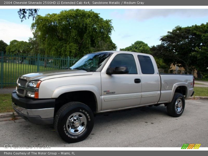 Front 3/4 View of 2004 Silverado 2500HD LS Extended Cab 4x4