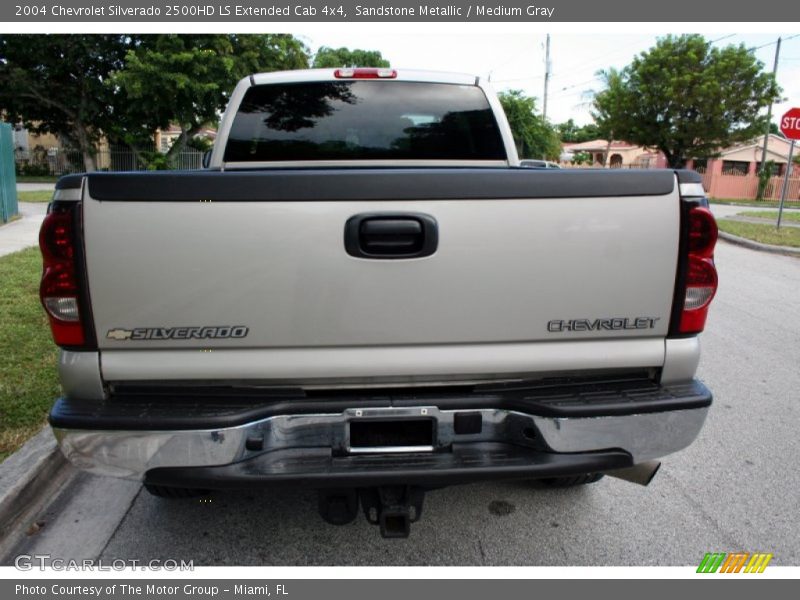 Sandstone Metallic / Medium Gray 2004 Chevrolet Silverado 2500HD LS Extended Cab 4x4