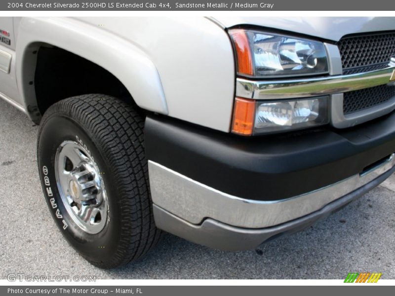 Sandstone Metallic / Medium Gray 2004 Chevrolet Silverado 2500HD LS Extended Cab 4x4