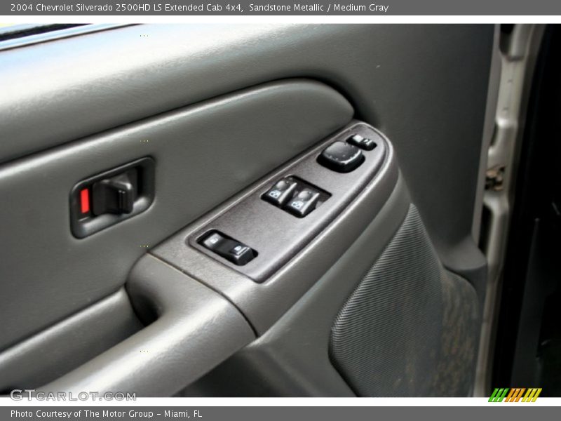 Sandstone Metallic / Medium Gray 2004 Chevrolet Silverado 2500HD LS Extended Cab 4x4
