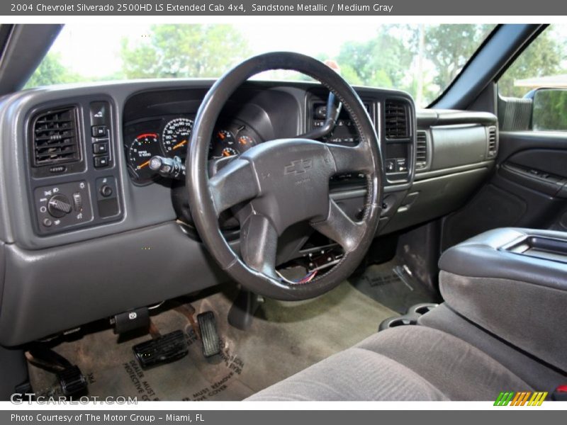 Dashboard of 2004 Silverado 2500HD LS Extended Cab 4x4