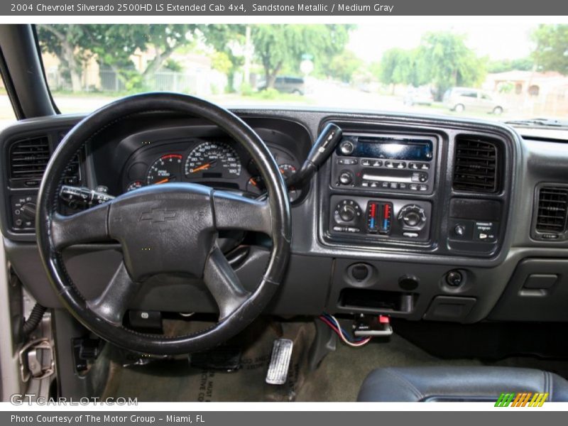 Dashboard of 2004 Silverado 2500HD LS Extended Cab 4x4