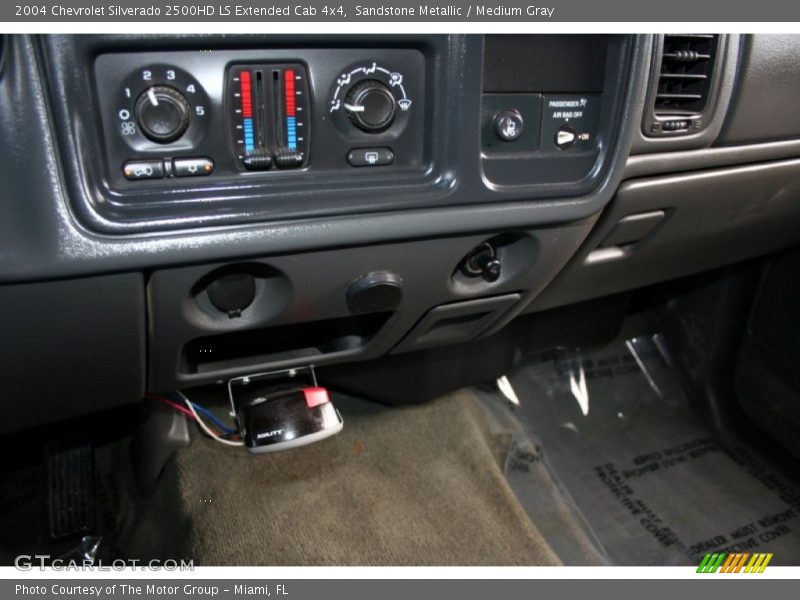 Sandstone Metallic / Medium Gray 2004 Chevrolet Silverado 2500HD LS Extended Cab 4x4