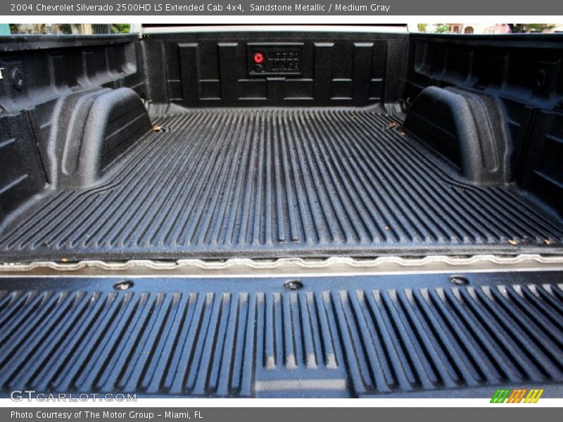 Sandstone Metallic / Medium Gray 2004 Chevrolet Silverado 2500HD LS Extended Cab 4x4