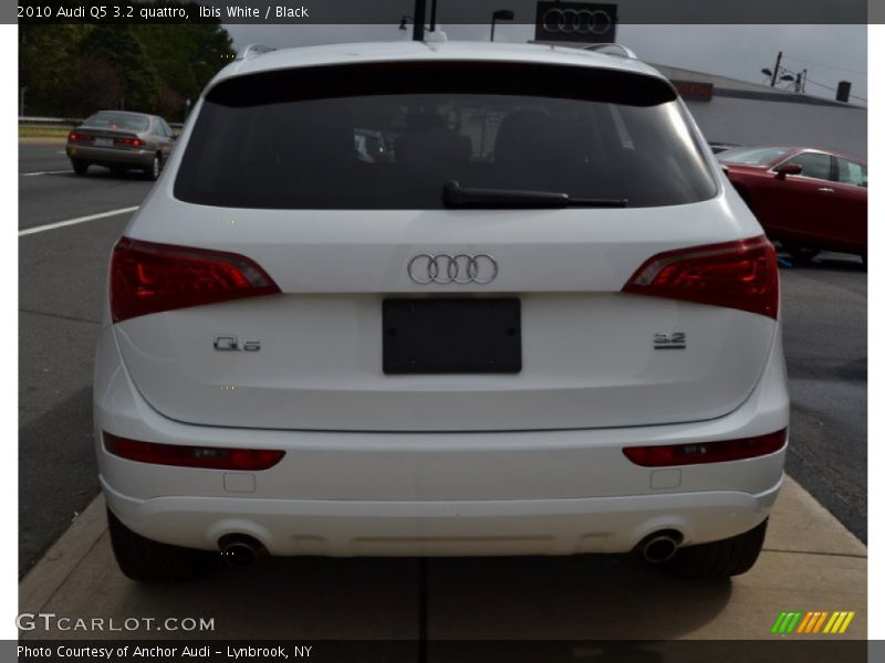 Ibis White / Black 2010 Audi Q5 3.2 quattro