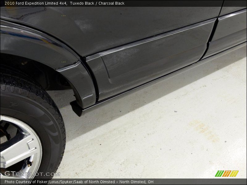 Tuxedo Black / Charcoal Black 2010 Ford Expedition Limited 4x4