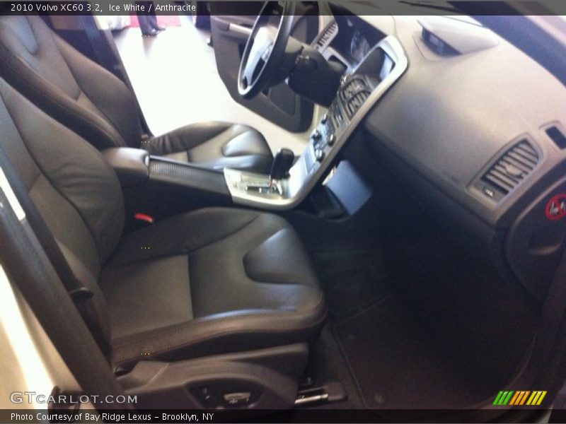 Ice White / Anthracite 2010 Volvo XC60 3.2
