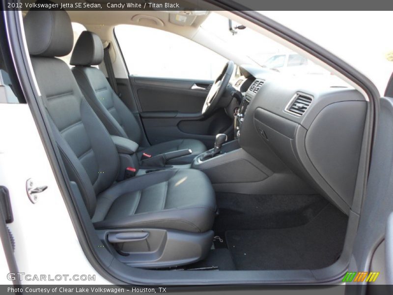 Candy White / Titan Black 2012 Volkswagen Jetta SE Sedan