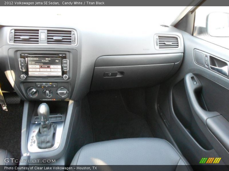 Candy White / Titan Black 2012 Volkswagen Jetta SE Sedan