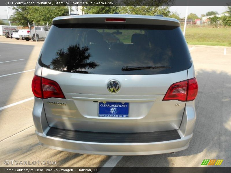 Mercury Silver Metallic / Aero Gray 2011 Volkswagen Routan SE