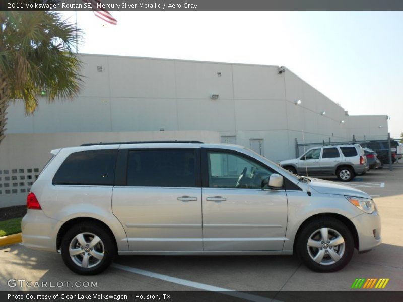 Mercury Silver Metallic / Aero Gray 2011 Volkswagen Routan SE