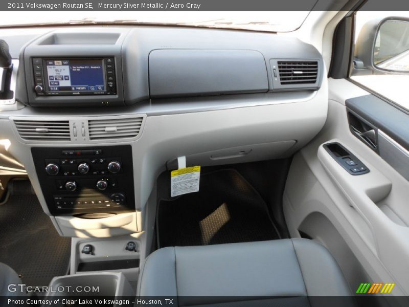 Mercury Silver Metallic / Aero Gray 2011 Volkswagen Routan SE