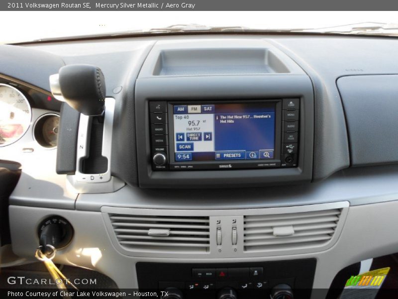 Mercury Silver Metallic / Aero Gray 2011 Volkswagen Routan SE