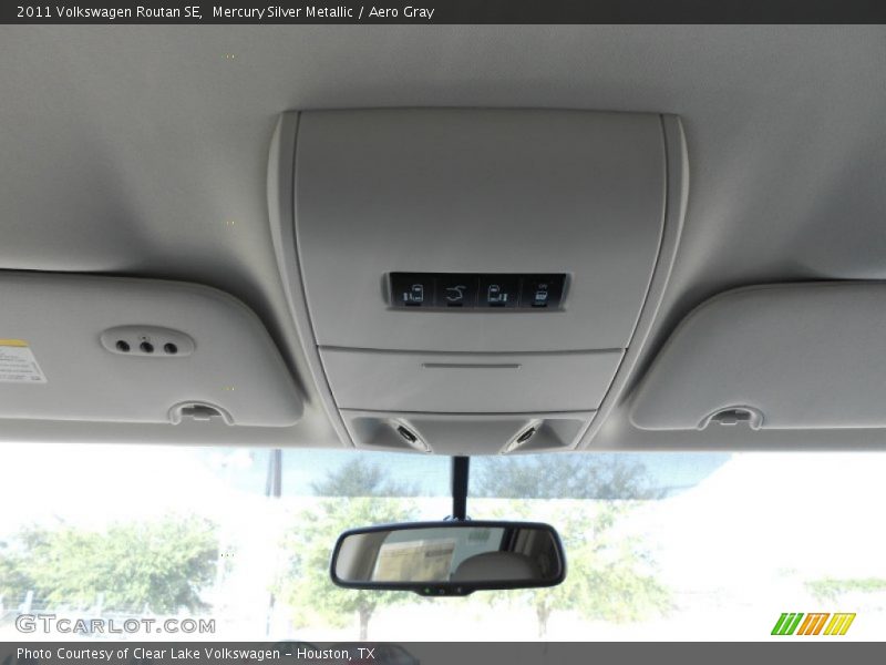 Mercury Silver Metallic / Aero Gray 2011 Volkswagen Routan SE