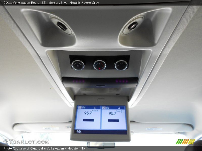 Mercury Silver Metallic / Aero Gray 2011 Volkswagen Routan SE