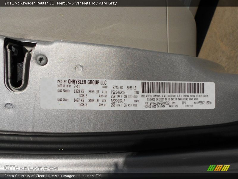Mercury Silver Metallic / Aero Gray 2011 Volkswagen Routan SE