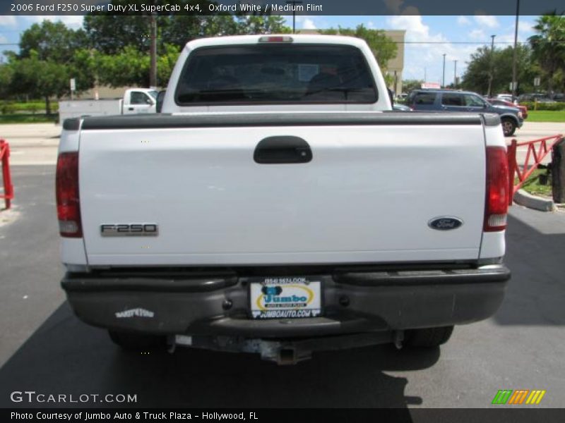 Oxford White / Medium Flint 2006 Ford F250 Super Duty XL SuperCab 4x4