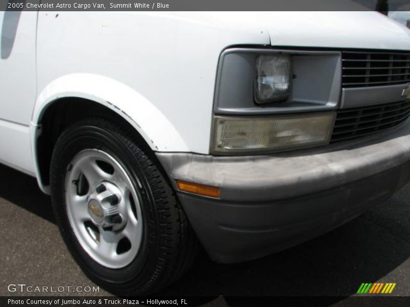 Summit White / Blue 2005 Chevrolet Astro Cargo Van