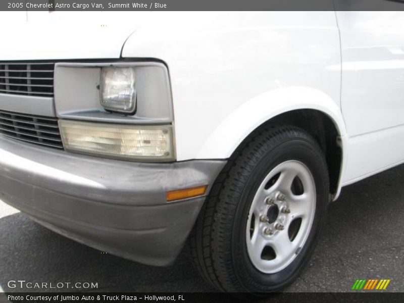 Summit White / Blue 2005 Chevrolet Astro Cargo Van
