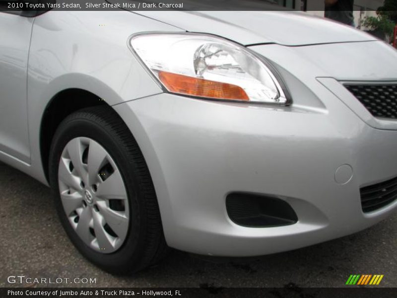 Silver Streak Mica / Dark Charcoal 2010 Toyota Yaris Sedan