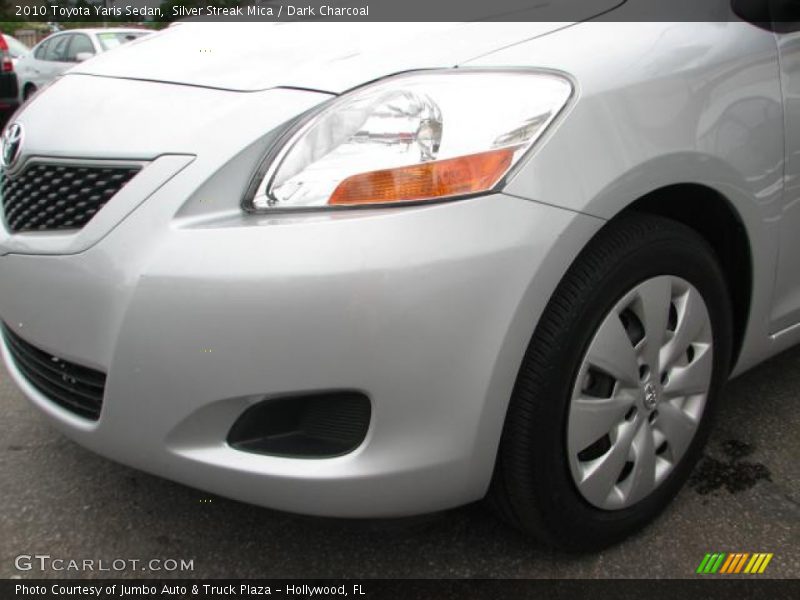 Silver Streak Mica / Dark Charcoal 2010 Toyota Yaris Sedan