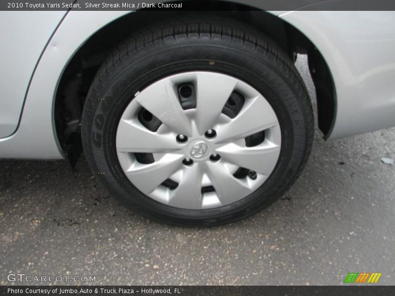 Silver Streak Mica / Dark Charcoal 2010 Toyota Yaris Sedan