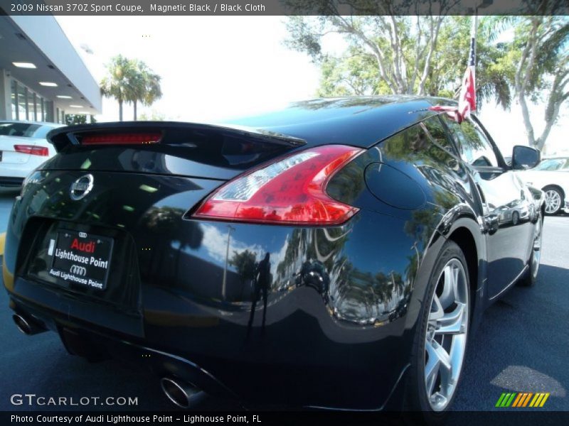 Magnetic Black / Black Cloth 2009 Nissan 370Z Sport Coupe