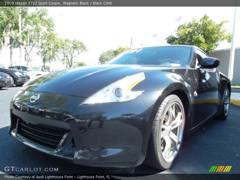 Front 3/4 View of 2009 370Z Sport Coupe