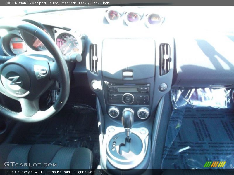 Magnetic Black / Black Cloth 2009 Nissan 370Z Sport Coupe
