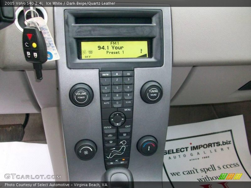 Ice White / Dark Beige/Quartz Leather 2005 Volvo S40 2.4i