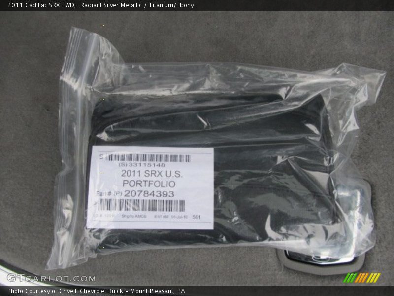 Radiant Silver Metallic / Titanium/Ebony 2011 Cadillac SRX FWD