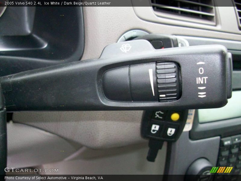 Ice White / Dark Beige/Quartz Leather 2005 Volvo S40 2.4i