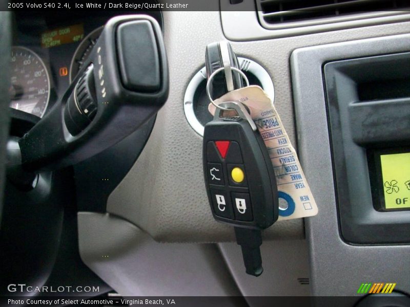 Ice White / Dark Beige/Quartz Leather 2005 Volvo S40 2.4i