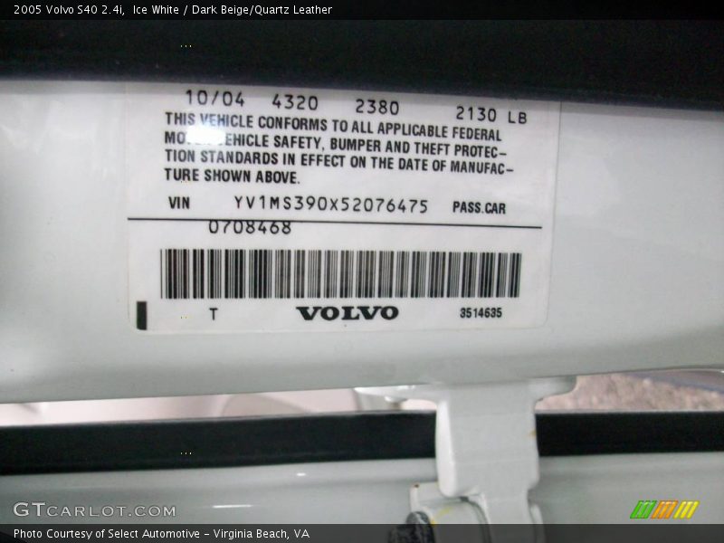 Ice White / Dark Beige/Quartz Leather 2005 Volvo S40 2.4i