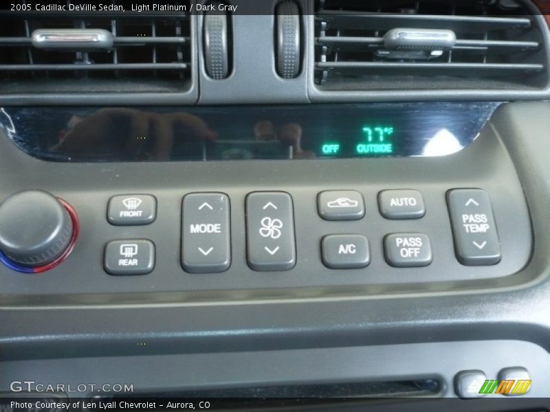 Light Platinum / Dark Gray 2005 Cadillac DeVille Sedan