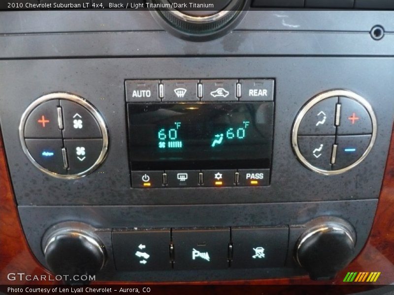 Black / Light Titanium/Dark Titanium 2010 Chevrolet Suburban LT 4x4