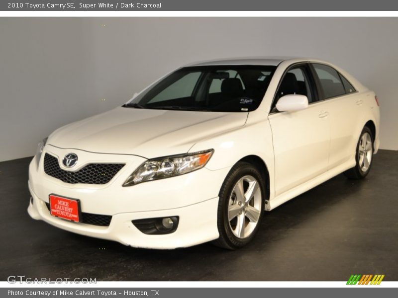 Super White / Dark Charcoal 2010 Toyota Camry SE