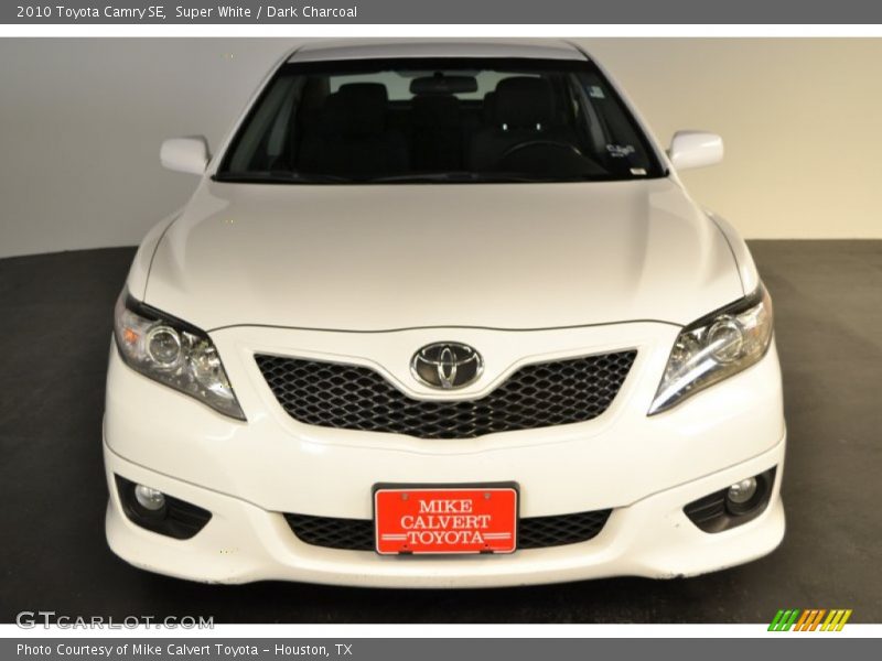 Super White / Dark Charcoal 2010 Toyota Camry SE
