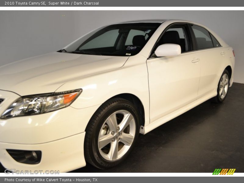 Super White / Dark Charcoal 2010 Toyota Camry SE