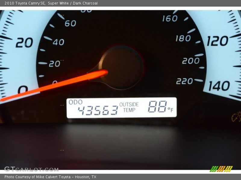Super White / Dark Charcoal 2010 Toyota Camry SE