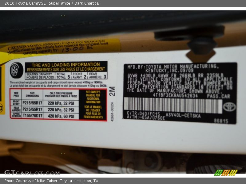 Super White / Dark Charcoal 2010 Toyota Camry SE