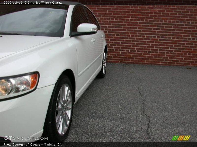 Ice White / Quartz 2010 Volvo S40 2.4i