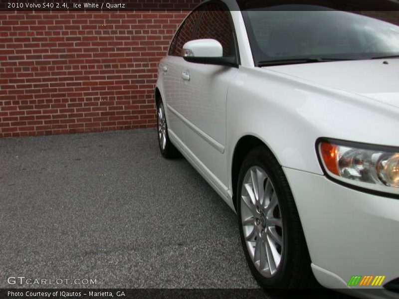 Ice White / Quartz 2010 Volvo S40 2.4i