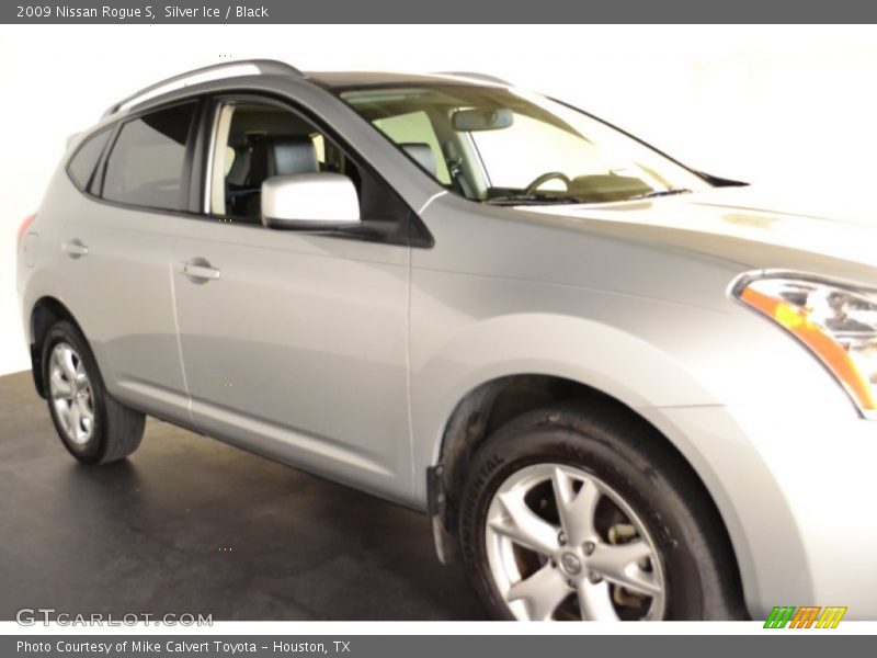 Silver Ice / Black 2009 Nissan Rogue S