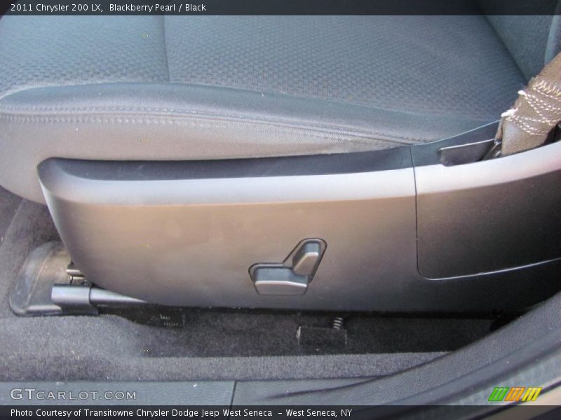 Blackberry Pearl / Black 2011 Chrysler 200 LX