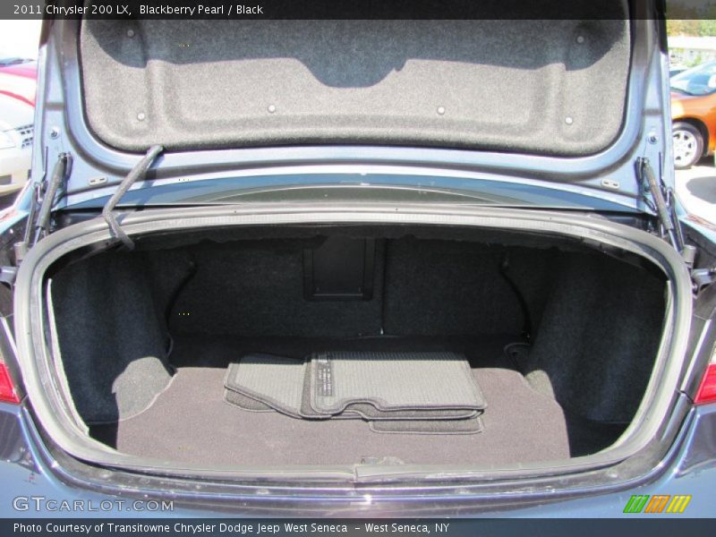  2011 200 LX Trunk