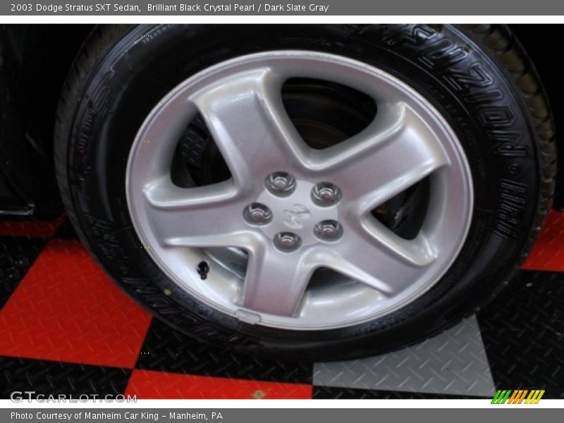 Brilliant Black Crystal Pearl / Dark Slate Gray 2003 Dodge Stratus SXT Sedan