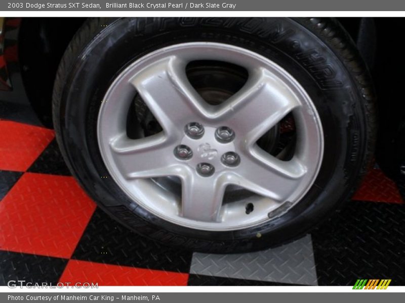 Brilliant Black Crystal Pearl / Dark Slate Gray 2003 Dodge Stratus SXT Sedan