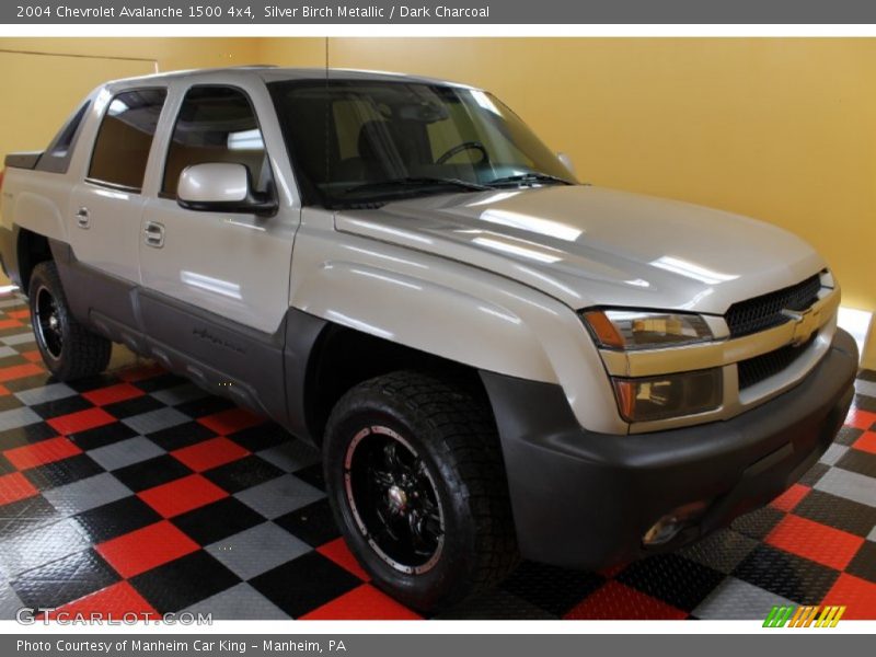 Silver Birch Metallic / Dark Charcoal 2004 Chevrolet Avalanche 1500 4x4